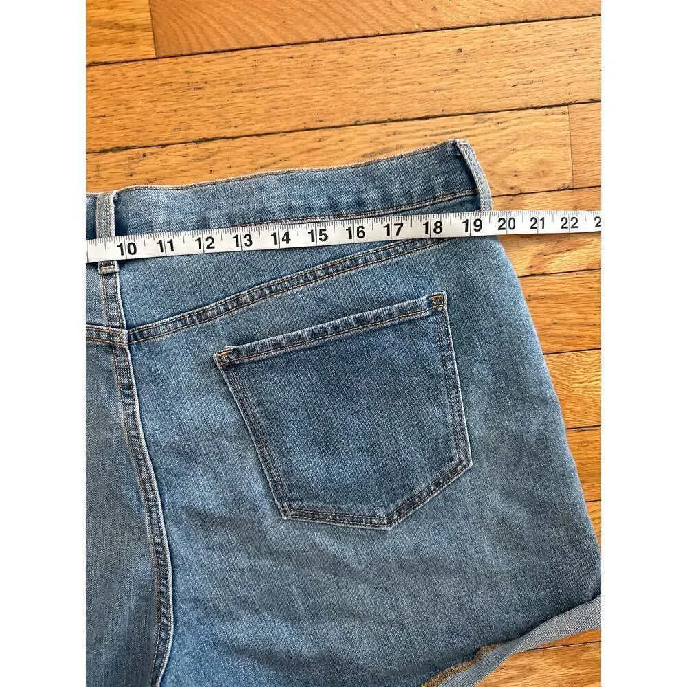 NEW Womens Size 16 Old Navy Denim Shorts